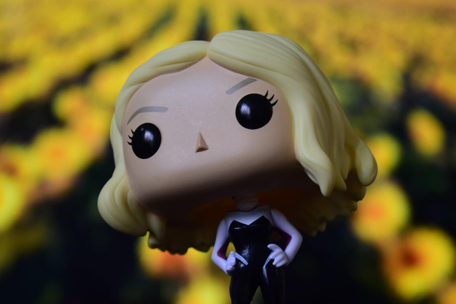 Plush Toys vs. Plastic Figures: Which One Is Better for Creators to Sell as Merchandise?